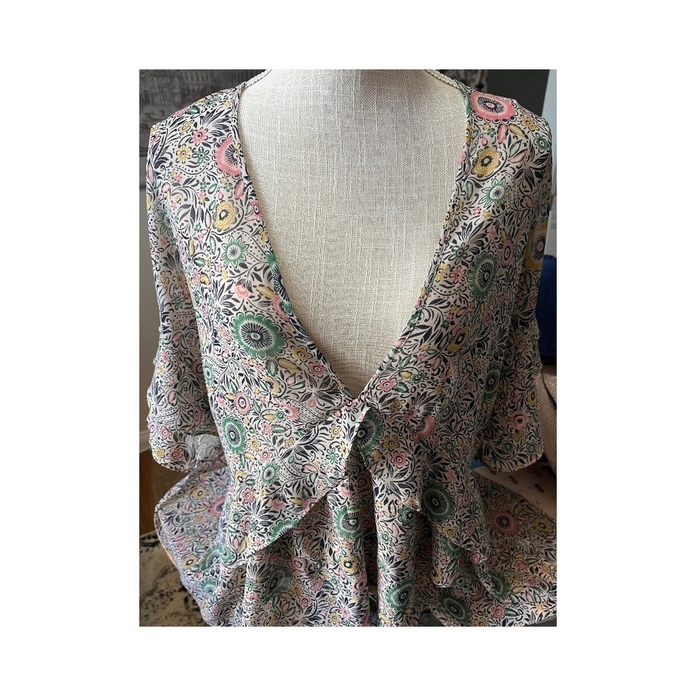 Cabi low cut tiered Ruffle whimsical flowers boho beach summer top